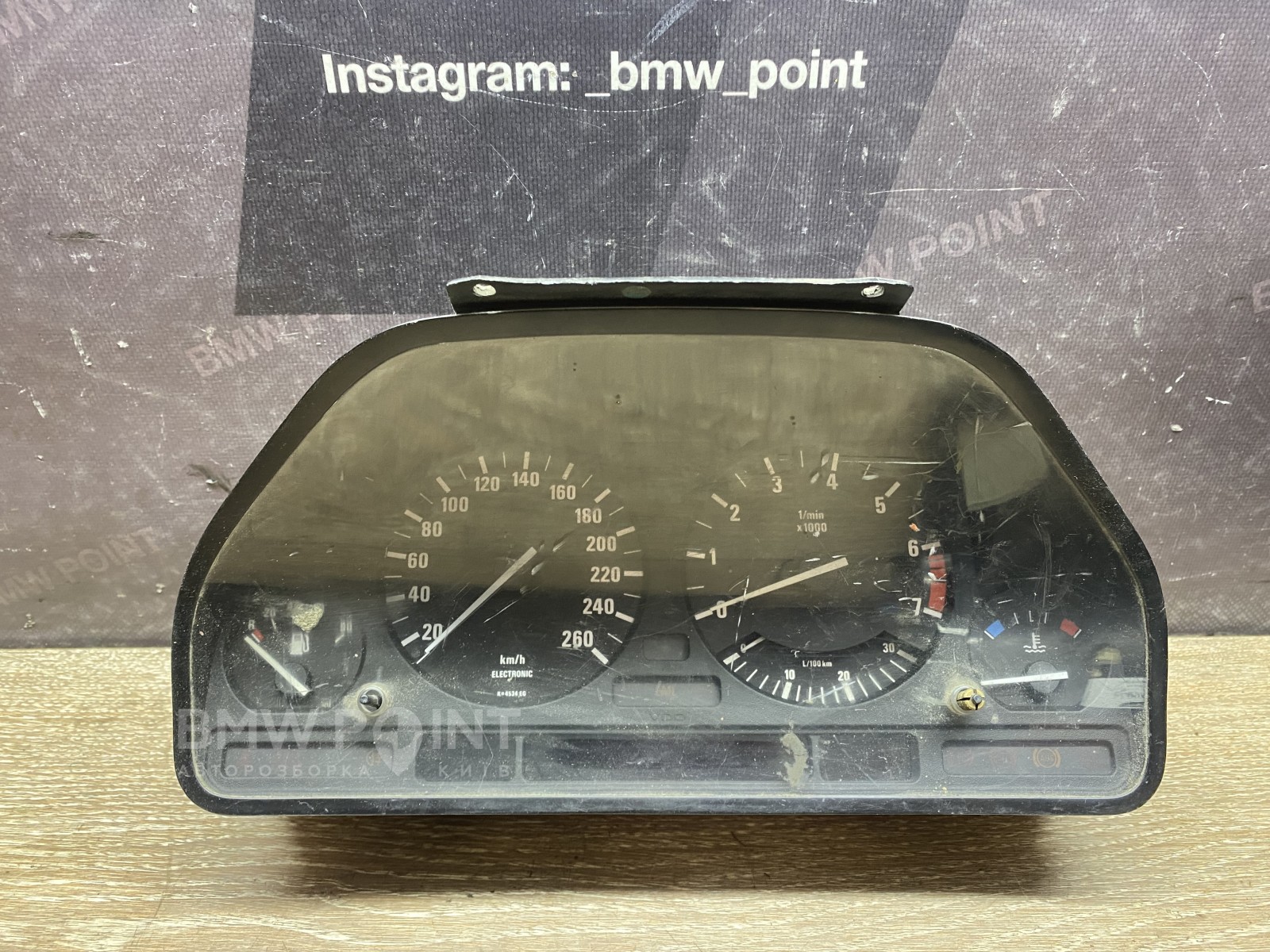 Панель приладів BMW E32, E34 бензин VDO